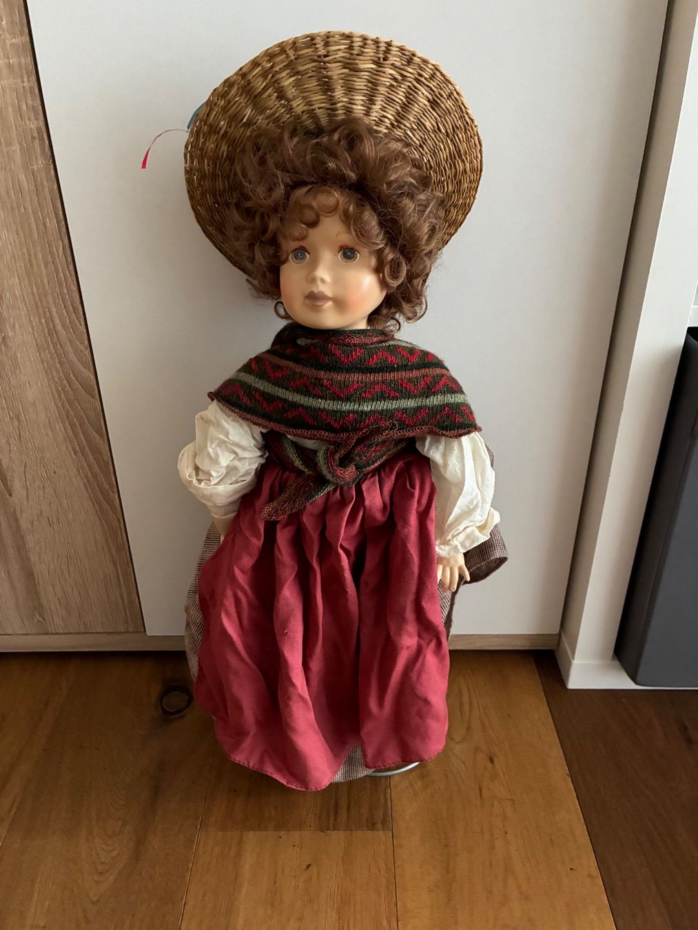 Bambole: Porzellan Puppe – Usato da Schübelbach venduto da Hecht11.