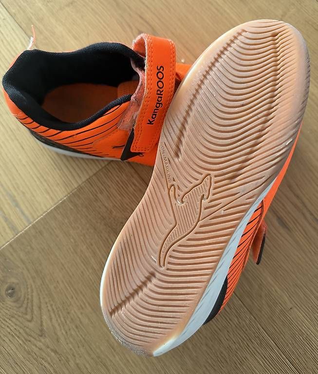 Chaussures garçon: Hallenschuhe von KangaRoos in der Grösse 33 – D'occasion à Otelfingen par che_26d5 2