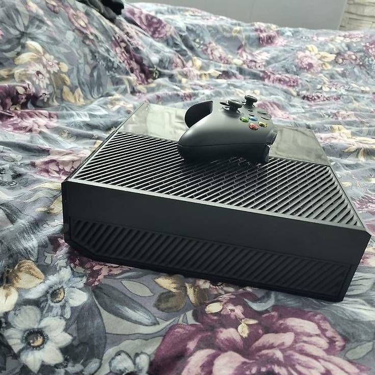 Consoles: Microsoft Xbox One 500 GB inkl. Original-Controller  – D'occasion à Tann par psc_7r2y