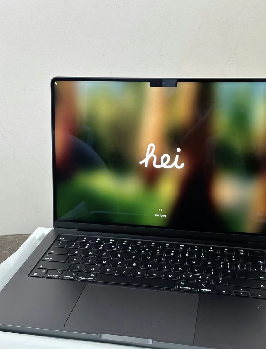 Apple Portables: MacBook Pro 14-inch M4 – Neuf (Voir description) à Sorens par purpureta