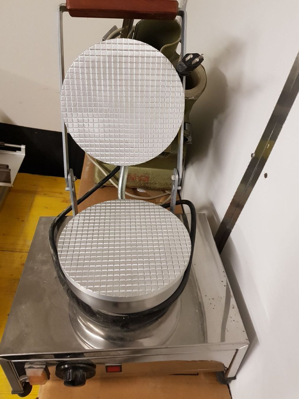 Elettrodomestici da cucina: Waffeleisen – Usato da Wuppenau venduto da Gastro-Wuppenau 2