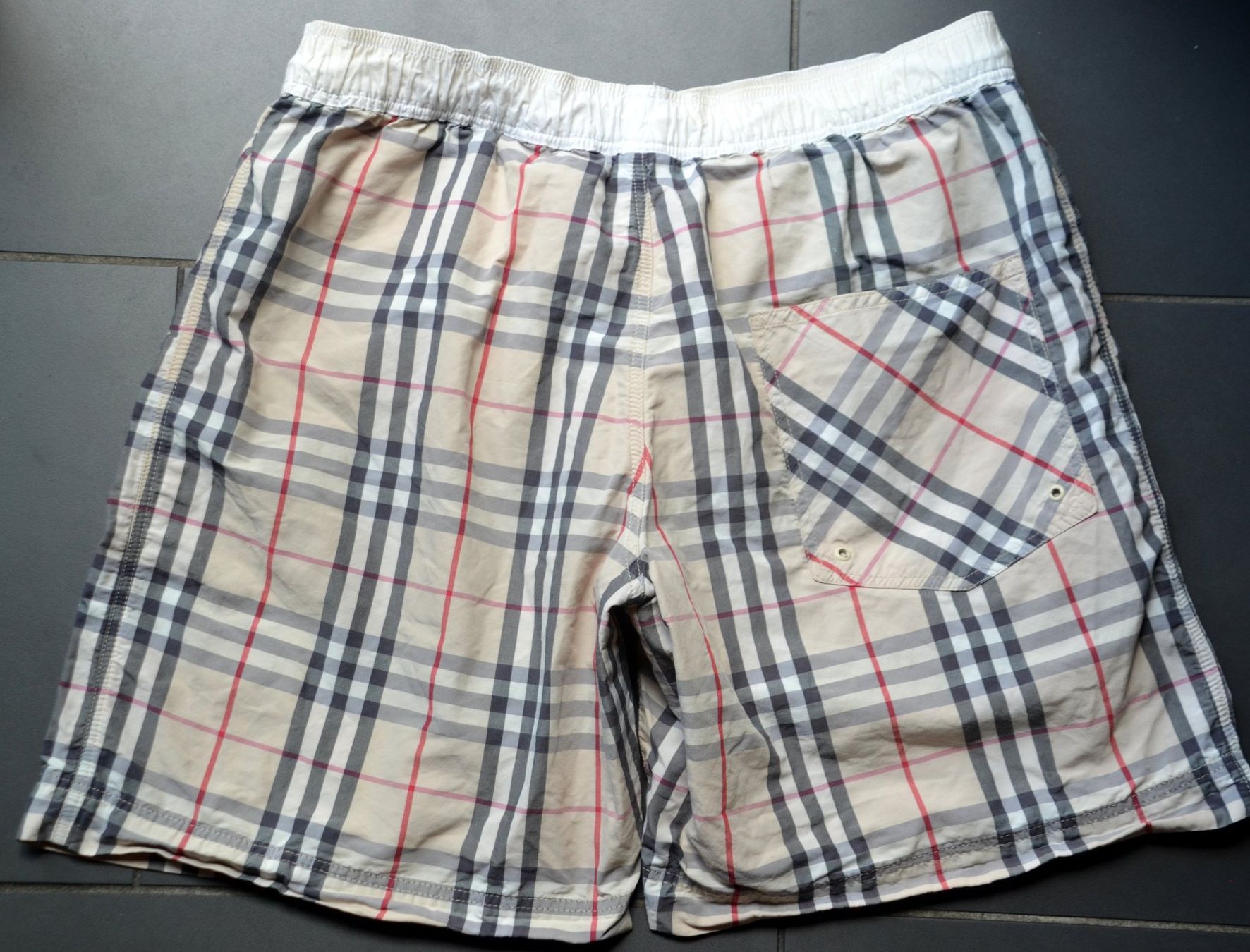 Burberry Pantaloni: Skorts Burberry 164 cm – Nuovo (secondo la descrizione) da Collonges venduto da arashee 2
