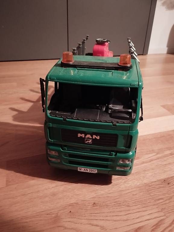 Spielzeuge: Bruder Lastwagen mit Deko-Holzstämmen – Gebraucht aus Niederurnen von sig_h5qw 2
