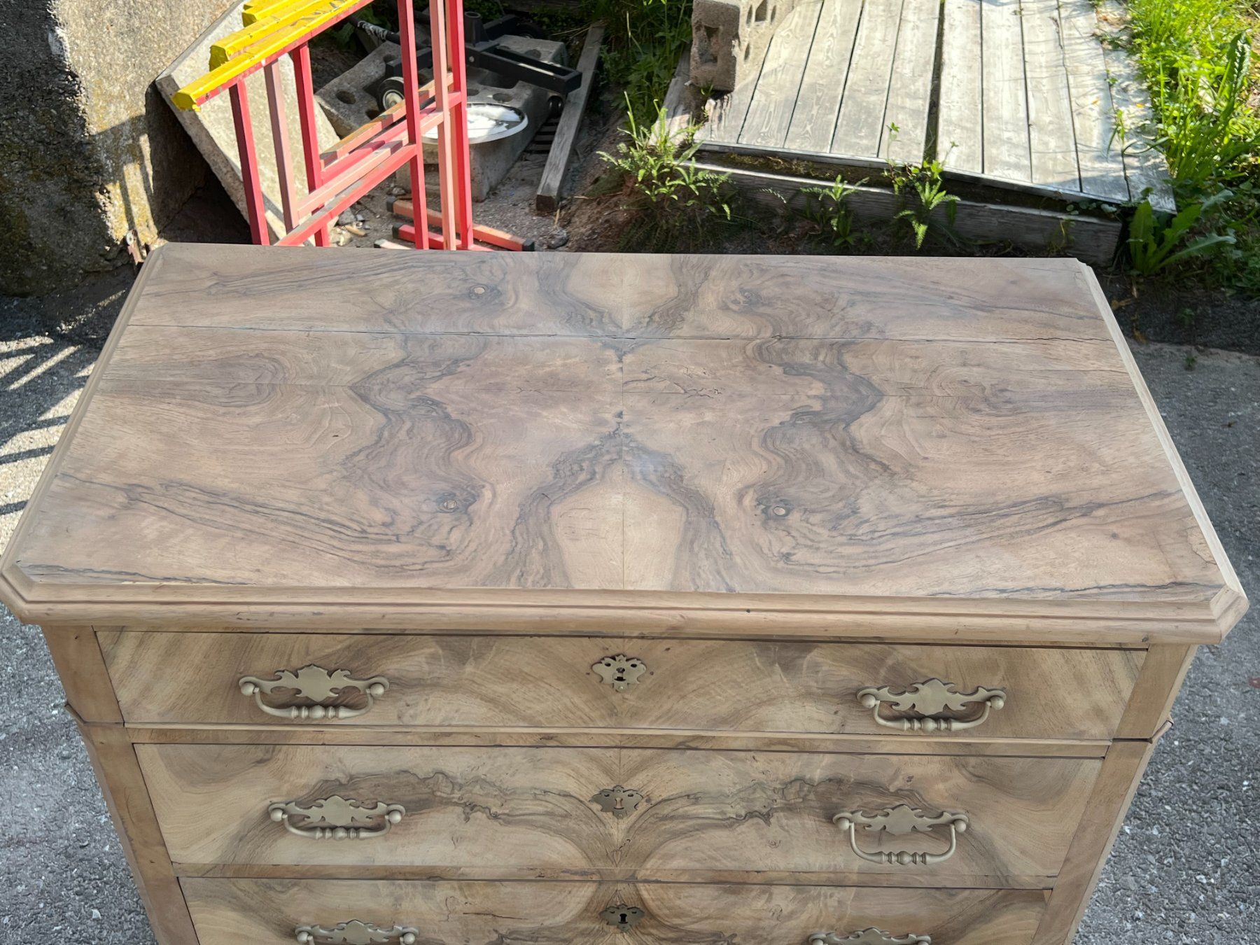 Cassettiere: ART 1093-H Commode noyer sablé – Usato da Pont-La-Ville venduto da BCMGLEAL 1