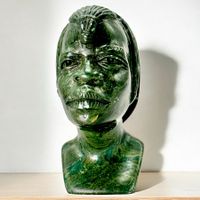 Sculpture buste femme africaine en Jade Verdite