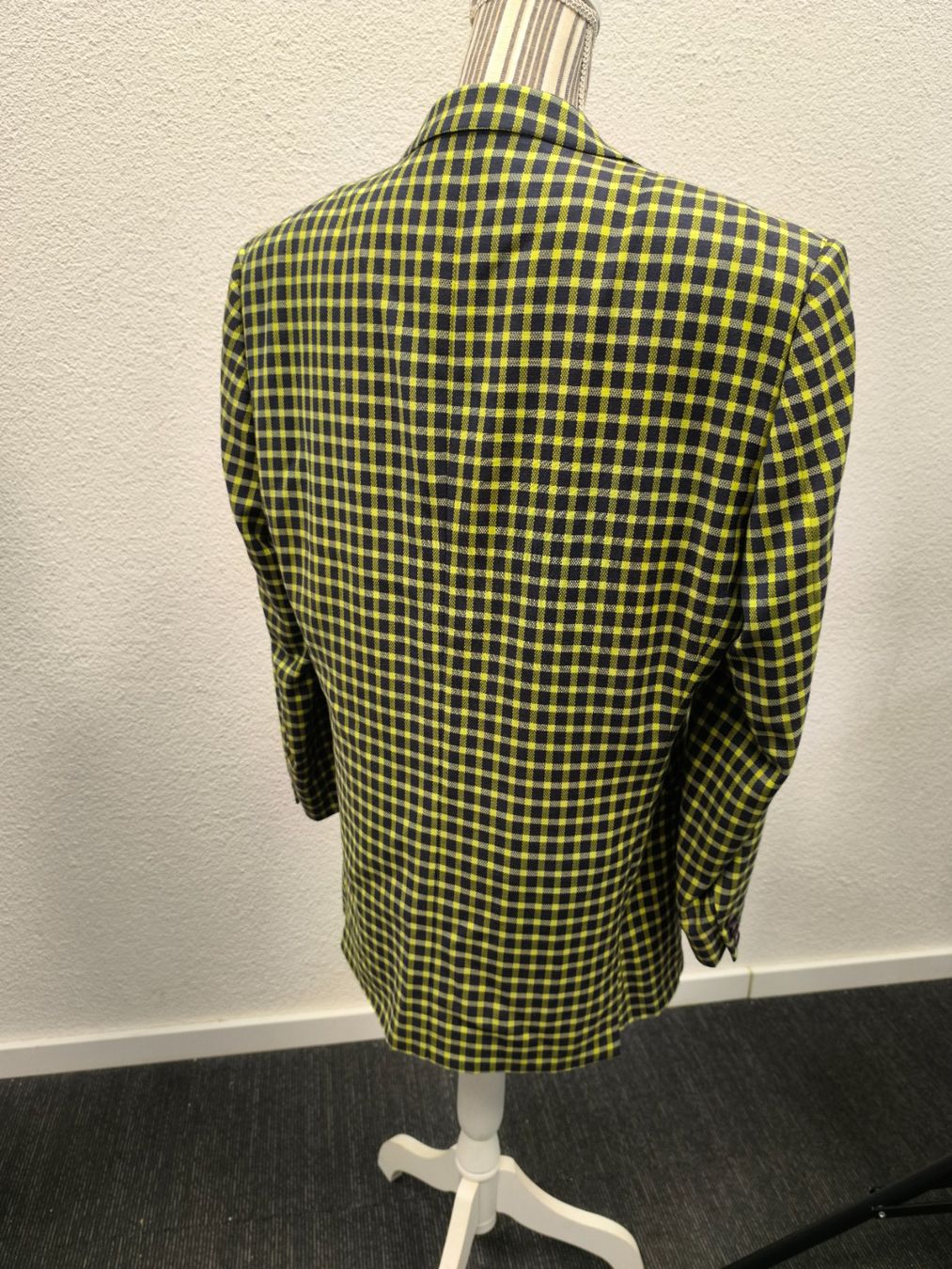 Vestes: VERSACE Sakko Grün Karo ( Gr. 50 ) – D'occasion à Rüti ZH par Restwert_Rueti_ZH 5