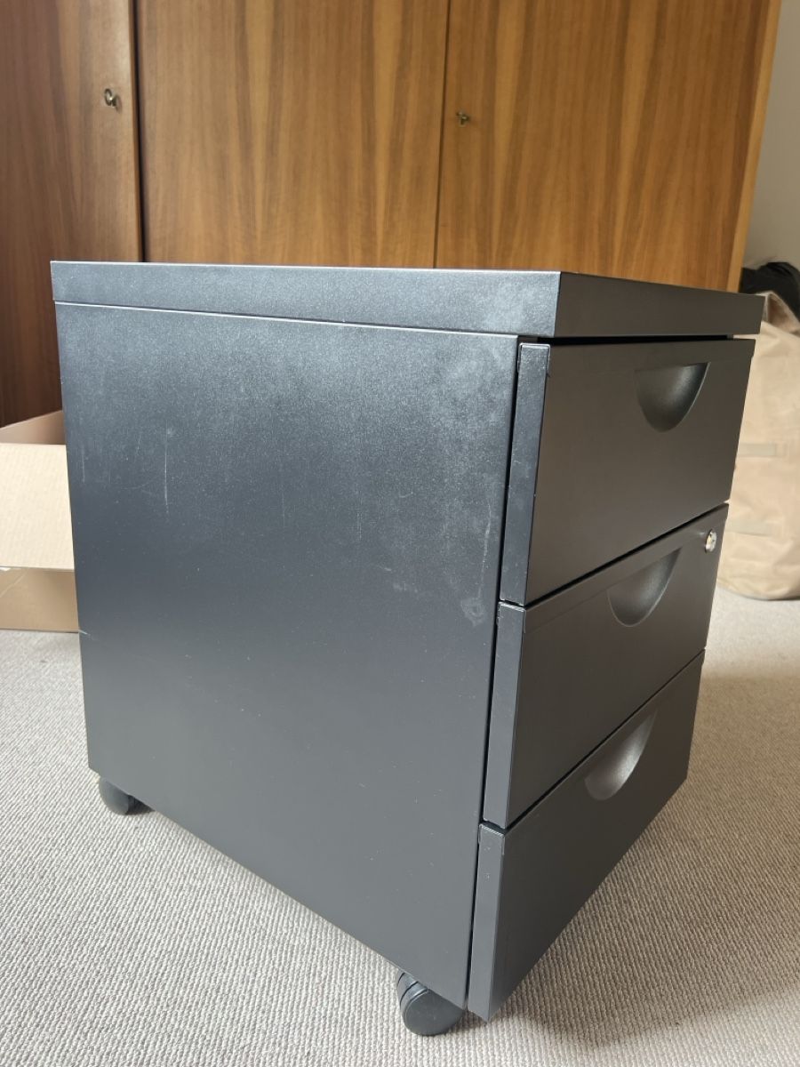 Ikea Banconi: Schwarzer Korpus von IKEA zu verkaufen – Usato da Basel venduto da nad_m5bh 1