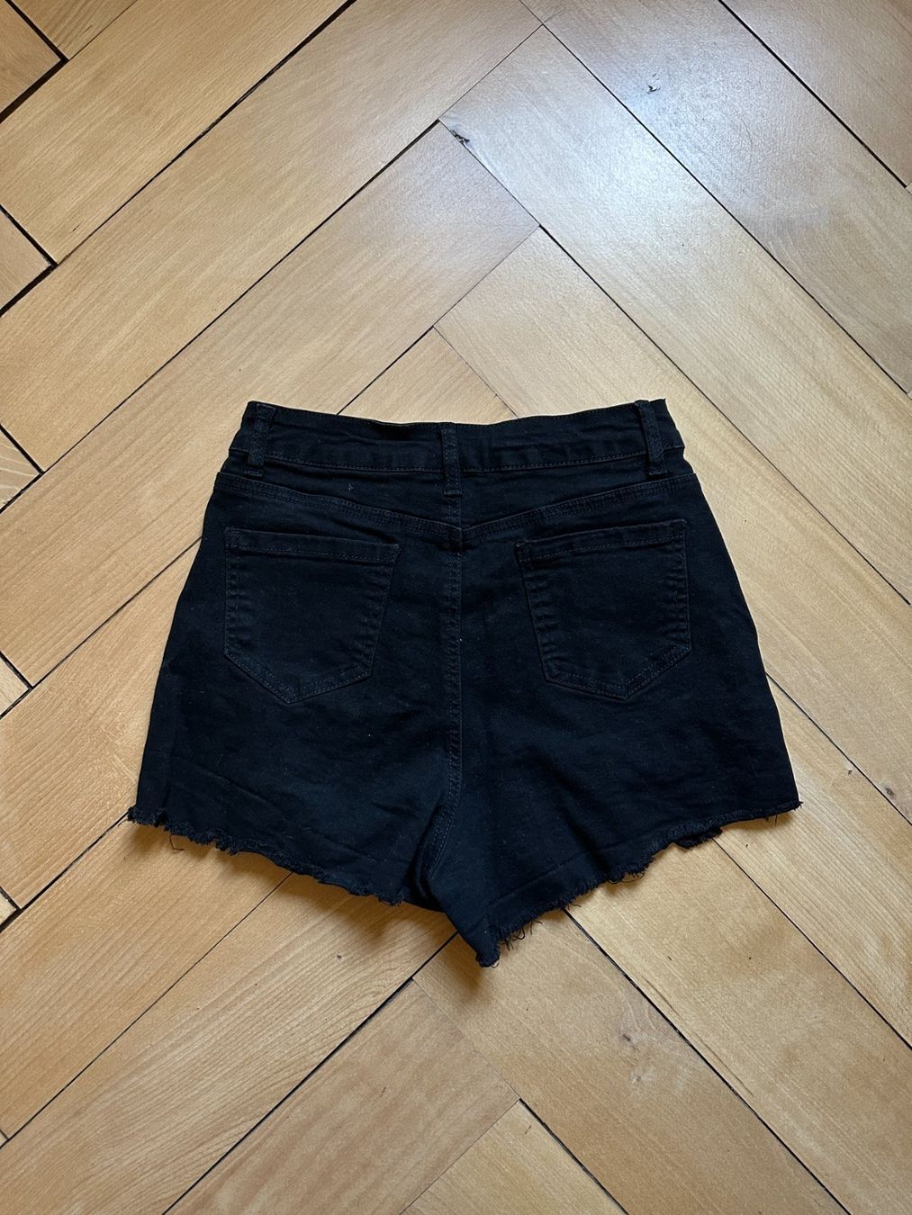 Shein Jeans: SHEIN - Jeansshorts schwarz S – Usato da Zürich venduto da Diazaio 1