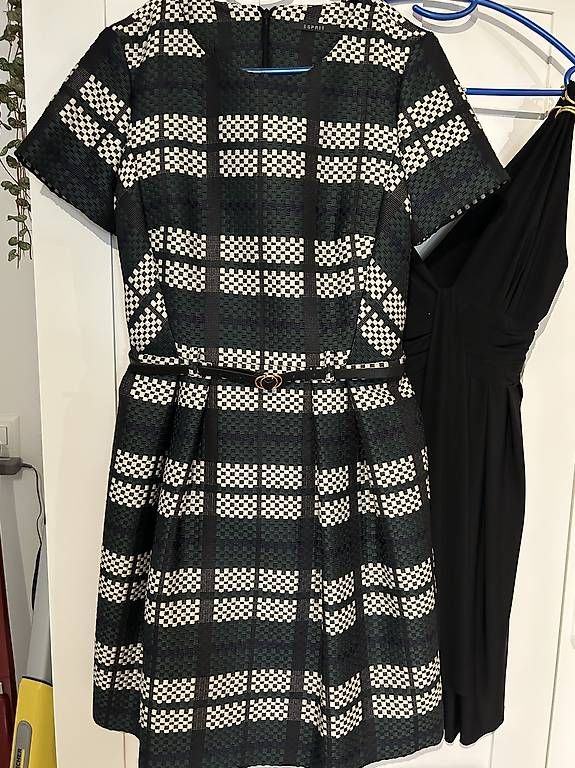 Vestiti: Kleid – Usato da Seon venduto da neurolenz