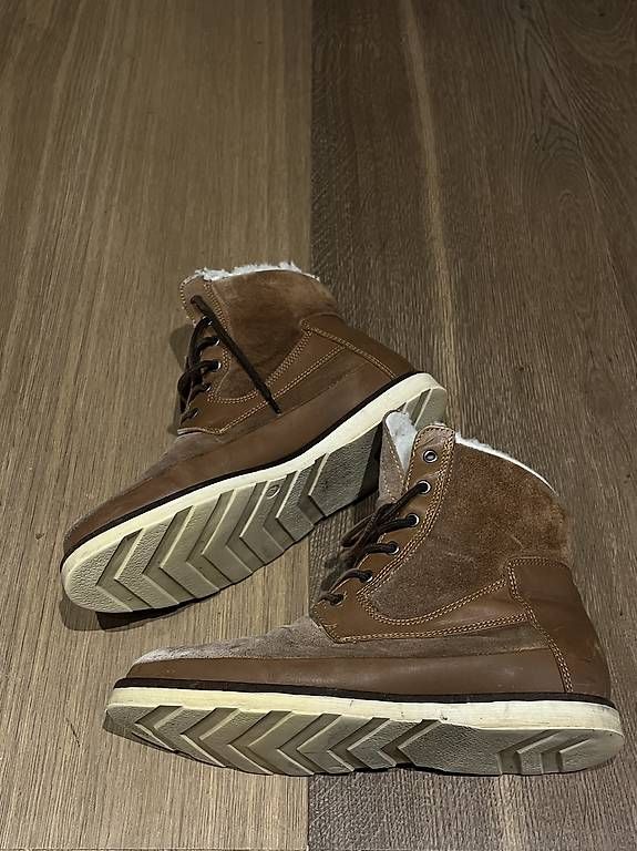 Scarpe da uomo: Bottes d'hiver  – Usato da Puidoux venduto da Amelie.Wytt