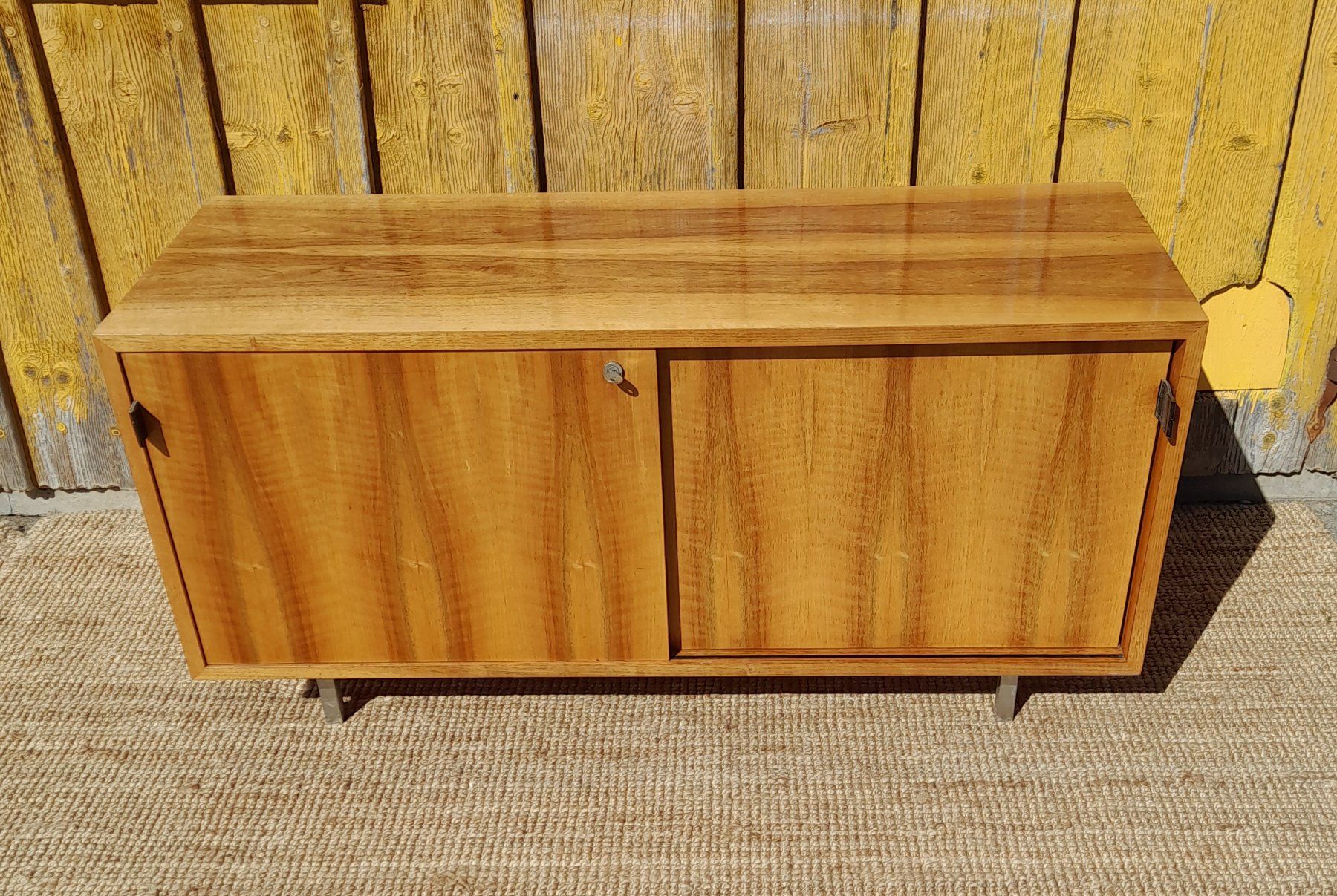 Cassettiere: Florence Knoll Sideboard Nussbaum – Usato da Haslen AI venduto da Vintagelix 1