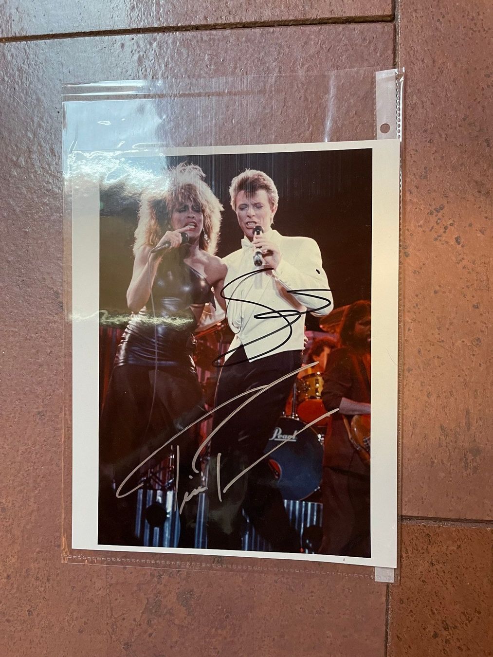 Poster & Bilder: Originalautogramm Tina Turner+ David Bowie – Gebraucht aus rafz von Ttt0071
