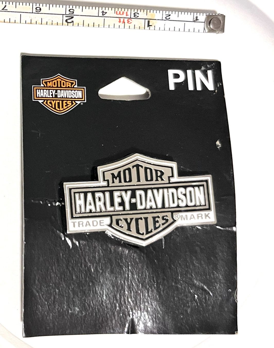 Harley-Davidson Placchette & Badge: Pin Harley Davidson Orginalverpackung neu – Nuovo e nell'imballaggio originale da Kriens venduto da TSCH1
