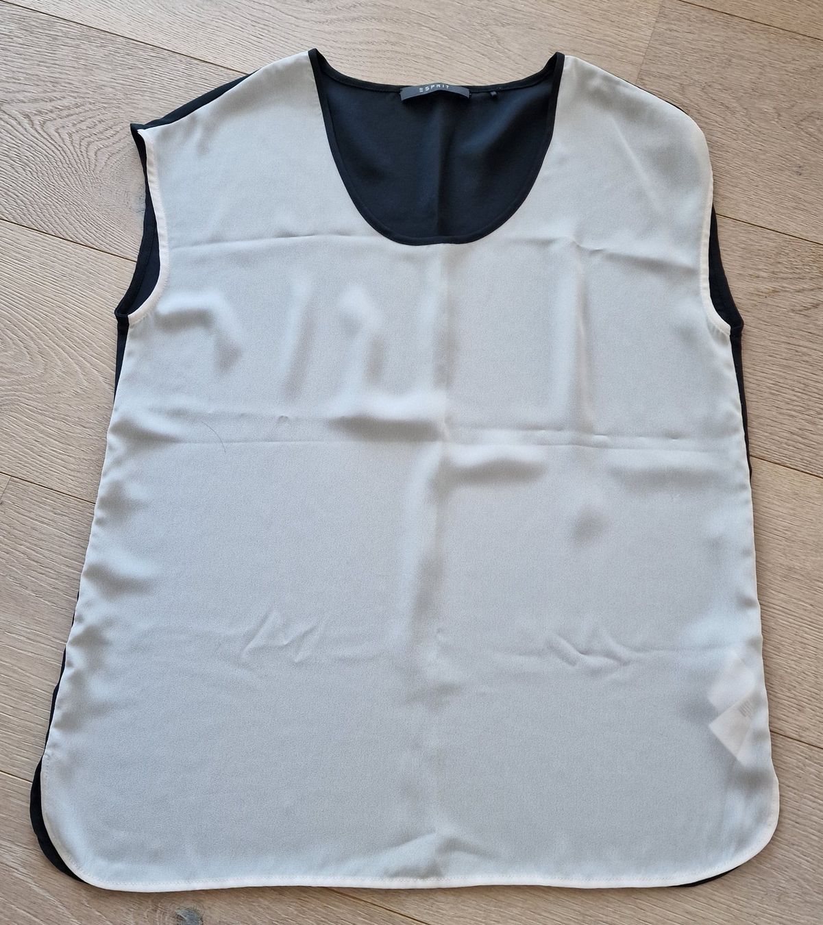 Esprit Camicette: Bluse Esprit locker fallend schwarz / weiss Gr. 34 neuwertig – Nuovo (secondo la descrizione) da Nebikon venduto da Japostyle 2