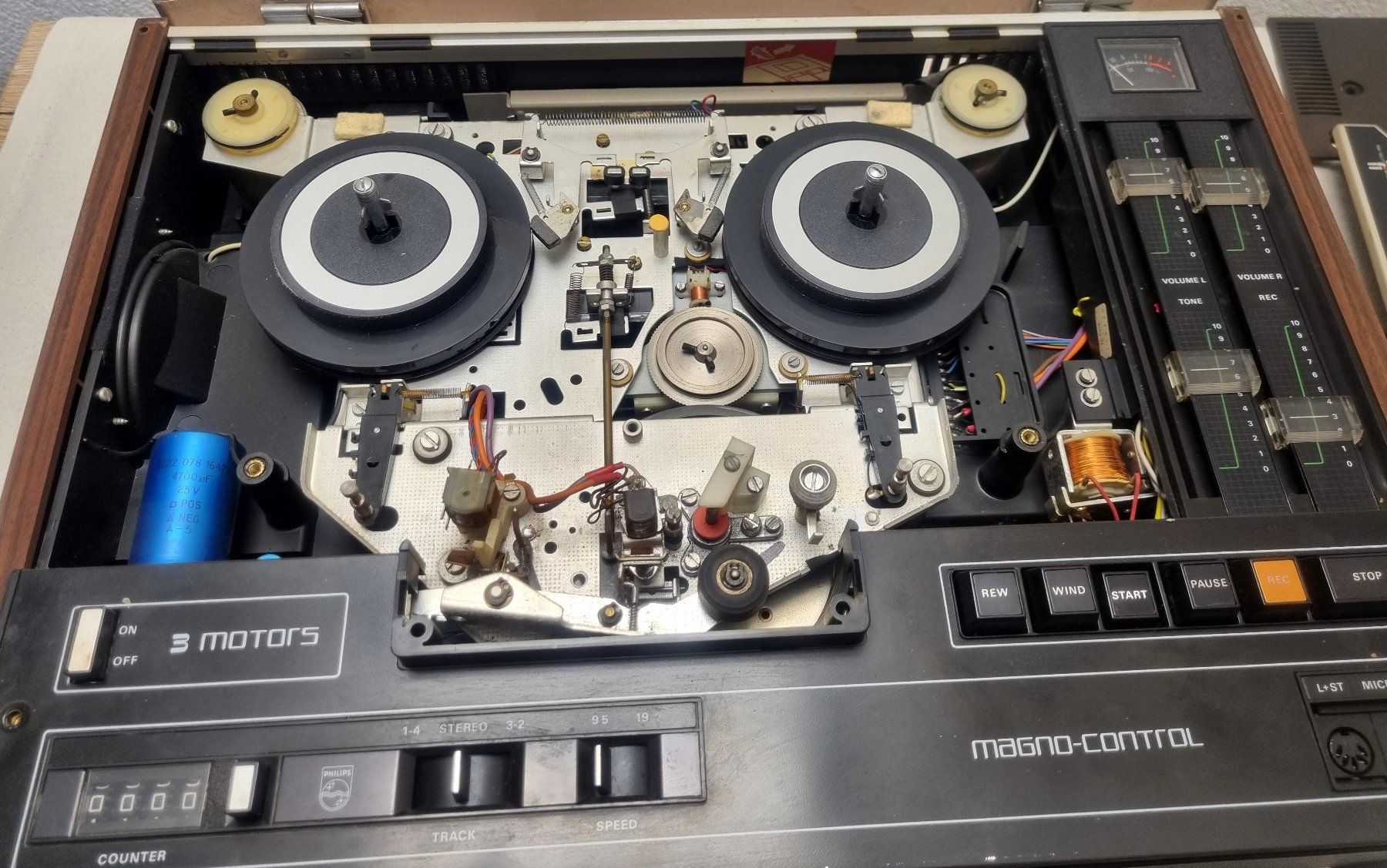 Dia - Steuergerät, Slide Synchroniser PHILIPS N 6401 (Gebraucht) in Aegerten für CHF 15.9 – mit