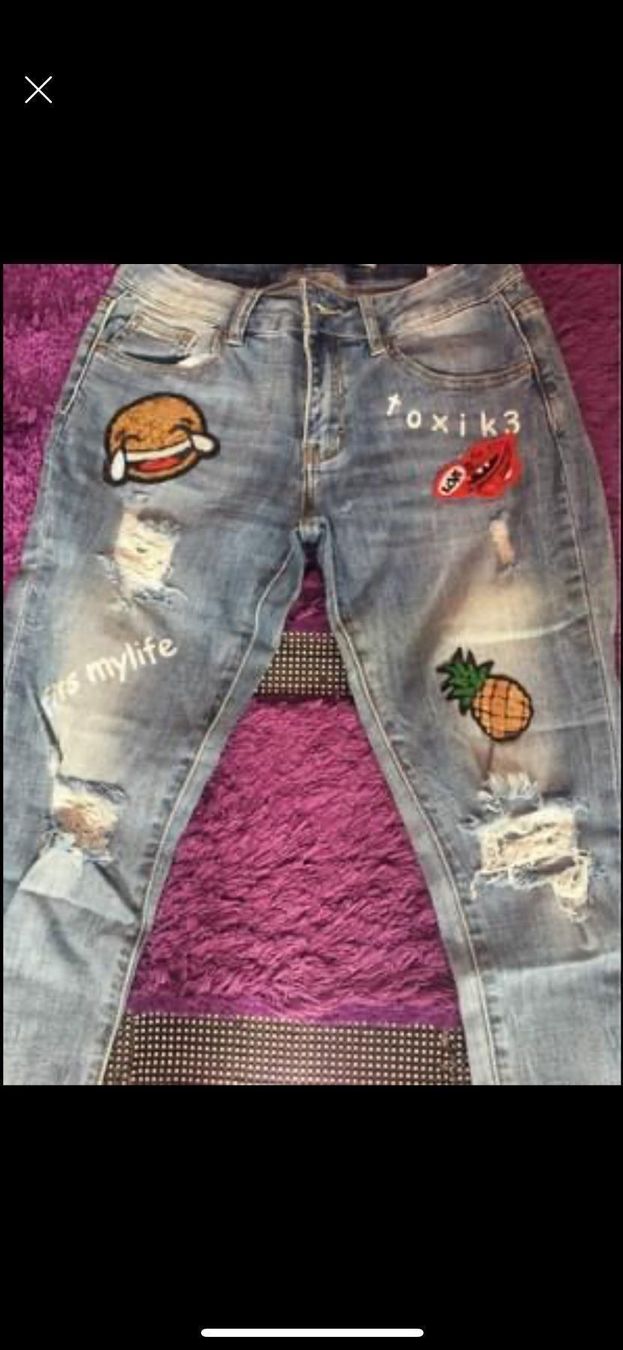 Jeans: 3/4 Coole Damenjeans mit Emoij – Usato da Gossau ZH venduto da SistersBeauty