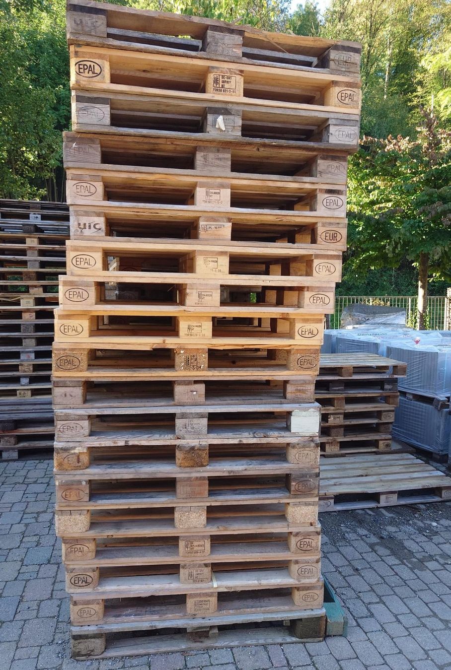 Pallets: Europaletten gebraucht mind. 140stk – Usato da Etzgen venduto da Kunstimgarten 2