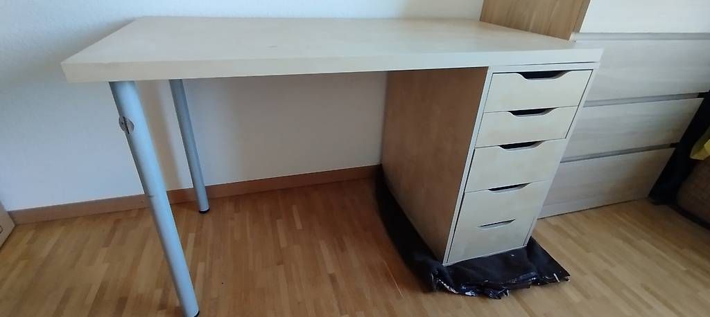 Schreibtische: Bureau Ikea – Gebraucht aus Bussy FR von jer_vz7c