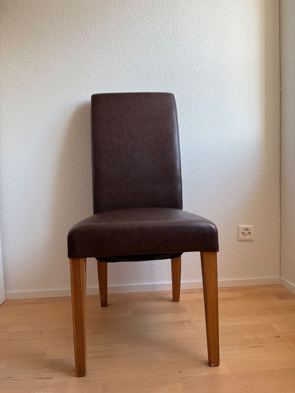 Set di tavolo e panche: Stühle braun 6 Stk. – Usato da Dachsen venduto da Jay_3 5