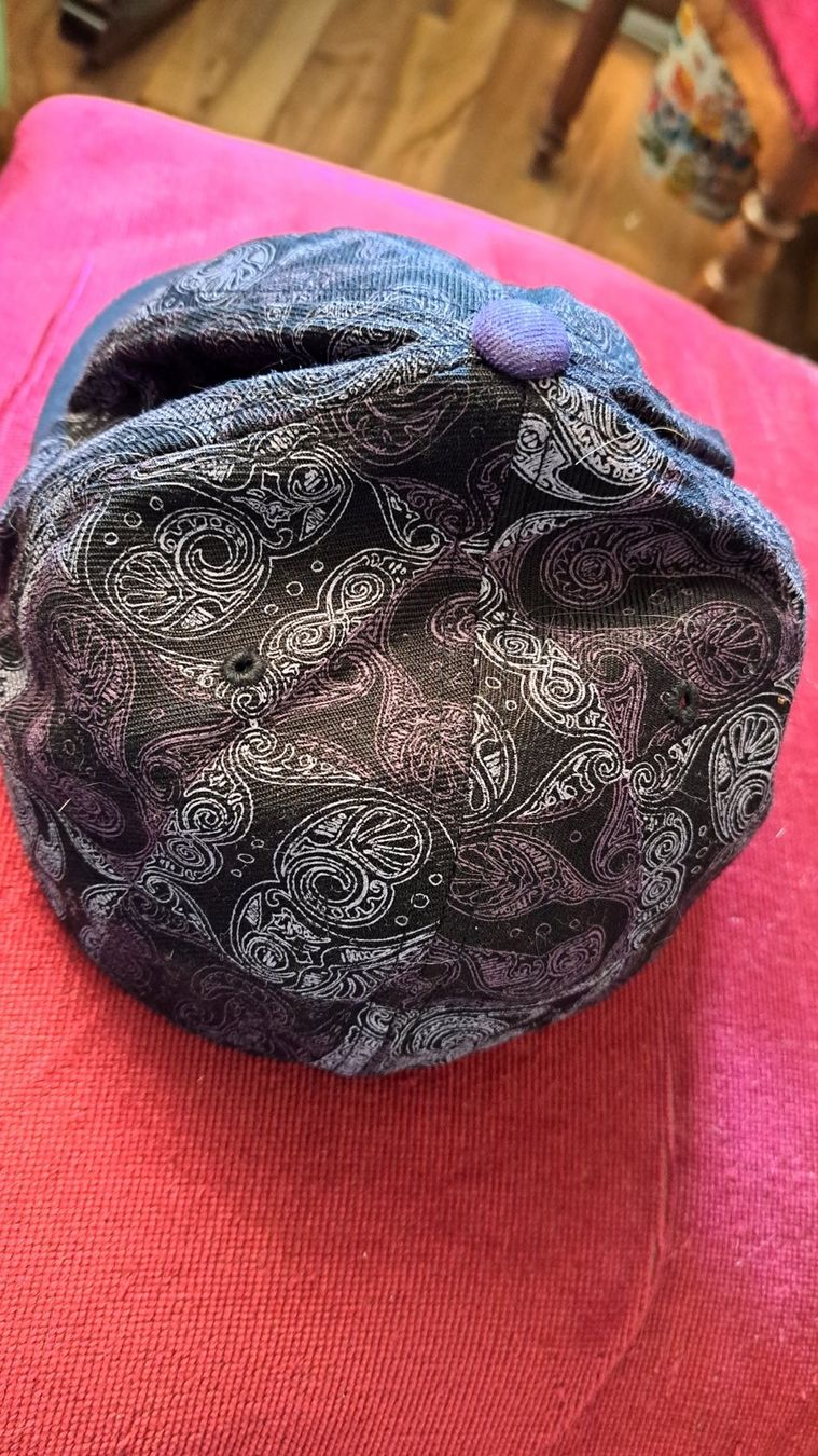 New Era Copricapi, berretti & cappellini: Cap Dada Supreme Gr. 7,5 = 60 violett schwarz Baseball Cap – Usato da Ettingen venduto da Maranathatalitha 2