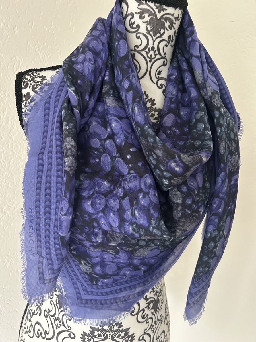 Givenchy Foulard & Sciarpe: Sciarpa Givenchy NEW! – Nuovo e nell'imballaggio originale da Locarno venduto da Matic04 2