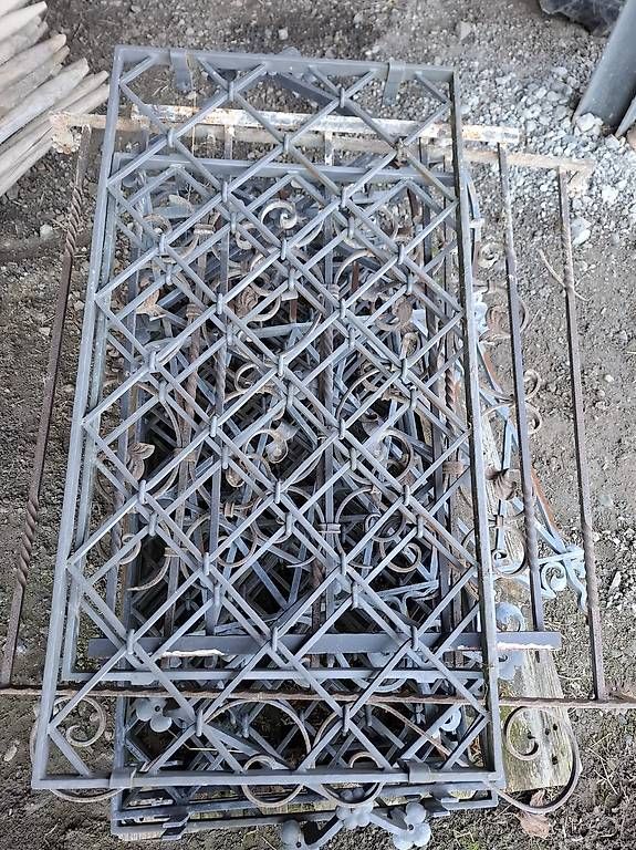 Griglie e Inferriate: Dekorative schmiedeeiserne Fenstergitter – Usato da St. Gallen venduto da smileforever