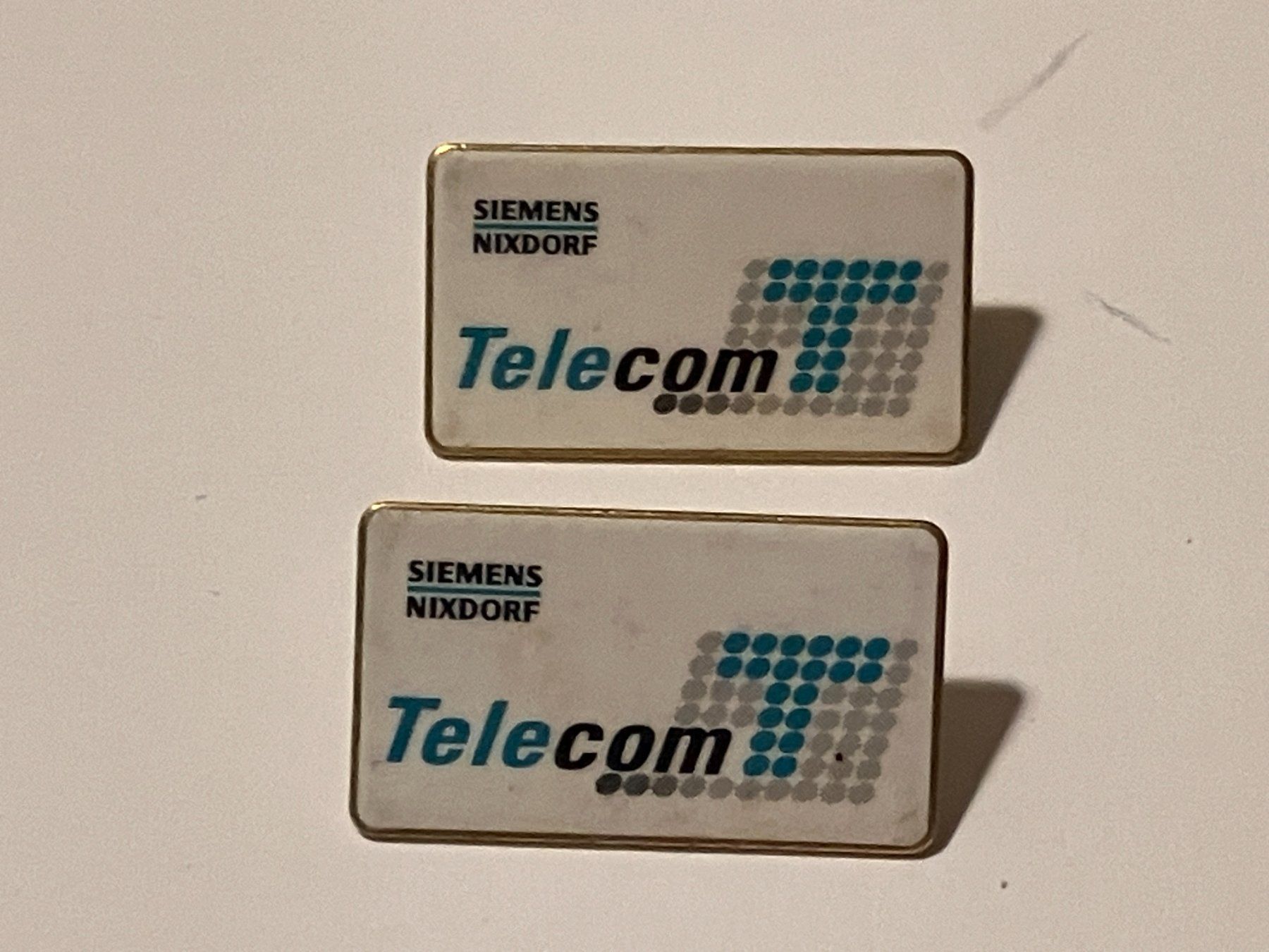 Placchette & Badge: 2 Pin Siemens Nixdorf Telecom – Usato da Basel venduto da djwwpp
