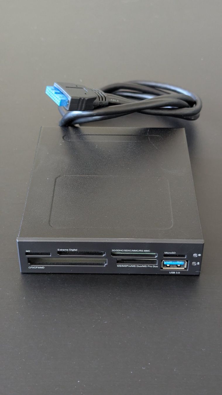 Hub & Switch: Icy Box IB-865-B, 3.5" SD Kartenleser – Usato da Basel venduto da StuffDealer 1
