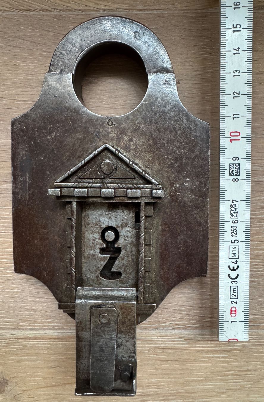 Lucchetti: Antikes Vorhängeschloss Schmiedeeisen 16 cm – Usato da Rothrist venduto da Luckywinner 1