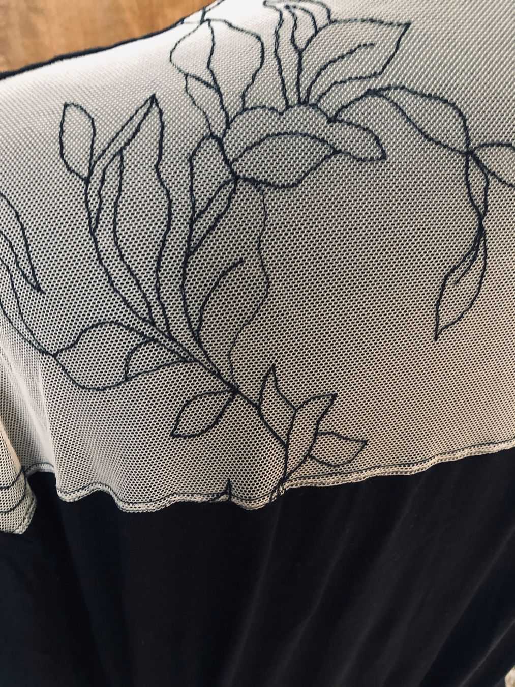 Accappatoi: Schwarzer Morgenmantel Gr. 44/46, mit Blumenmuster – Usato da Arlesheim venduto da leyRum4.5 3