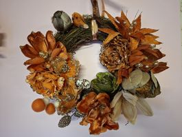 neu; DekoKranz Herbst mit Vögeli, Kunstblumen, Zapfen Unikat