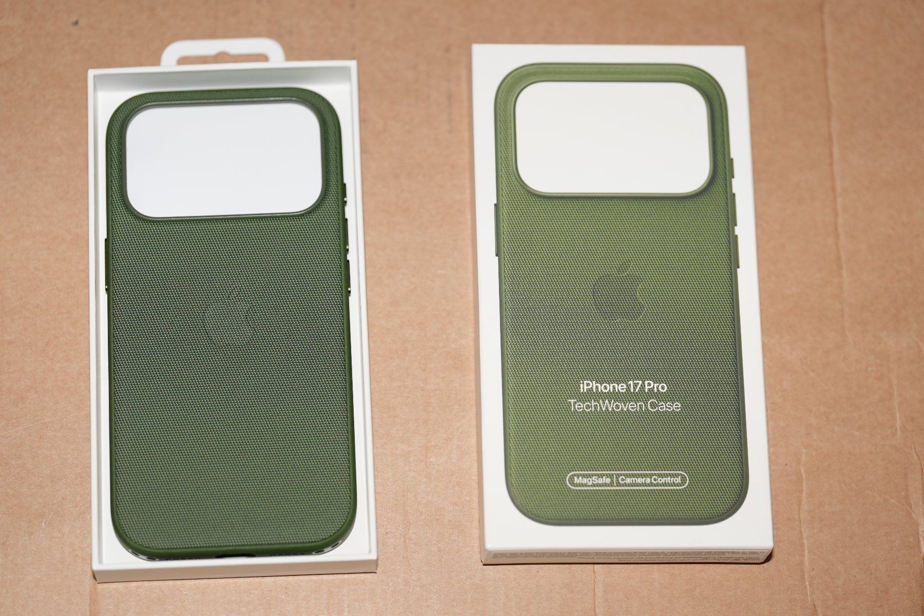 Apple Cover & Protezioni schermo: Apple TechWoven Case iPhone 17 Pro Grün – Nuovo (secondo la descrizione) da Zürich venduto da Verkaufen-Schweiz 1