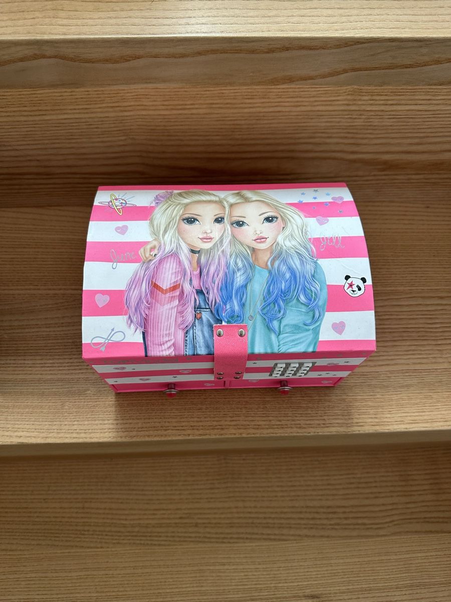 Casse di trasporto: TopModel Schatzkiste mit Zahlencode, neuwertig, Pink – Usato da Diessbach b. Büren venduto da kat_6mzs