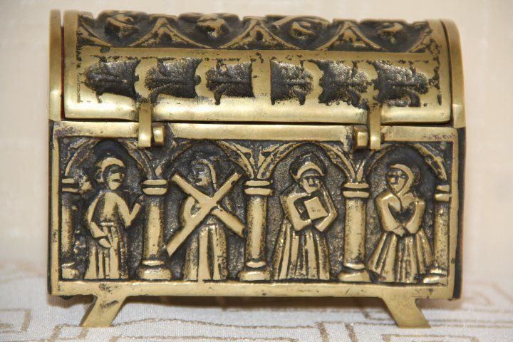 Coffres: Antique  coffret en bronze . – D'occasion à Praz (Vully) par pikuluka1 4