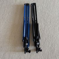 2 Notenständer K&M - schwarz und blau matt