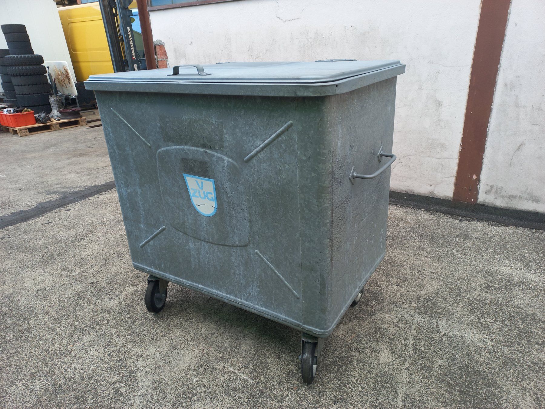 Autres articles bureau & commerces: Abfallcontainer Kehrichtcontainer Müllcontainer Container 2 – D'occasion à DULLIKEN par Lerchclassicdulliken 1