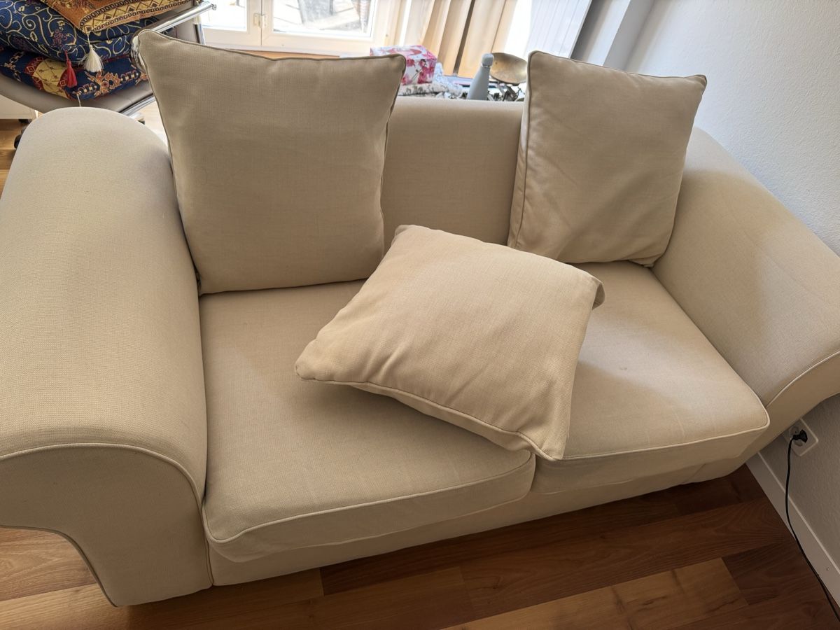 Sofas: 2 x Sofa ( 2 er Sofa) und ein Hocker. Sofa 1.85 m breit. – Gebraucht aus Winterthur von han_m89f 4