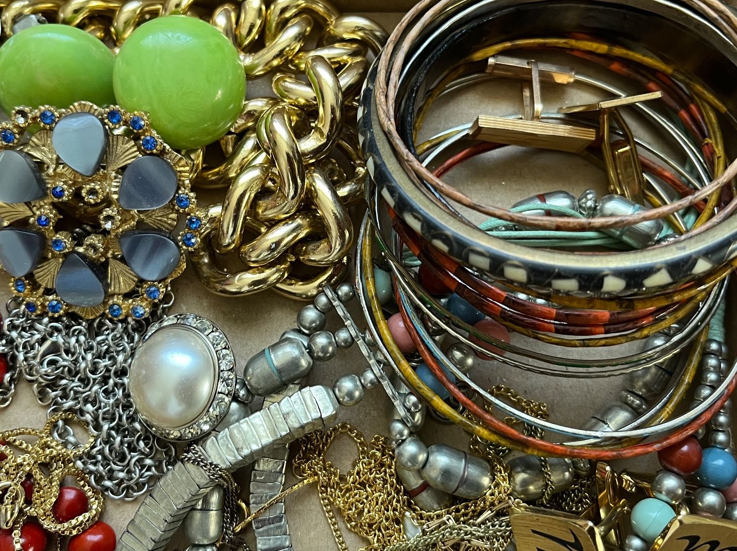 Gros Lot De Bijoux Fantaisie Vintage : Boucles D'oreilles, Broches - Occasion