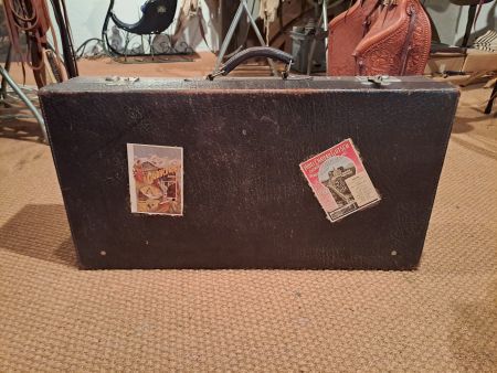 Antiker Koffer - Vintage mit Kleber aus Hotels etc