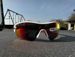 Oakley Radarlock Path – White / Red – Fire Iridium