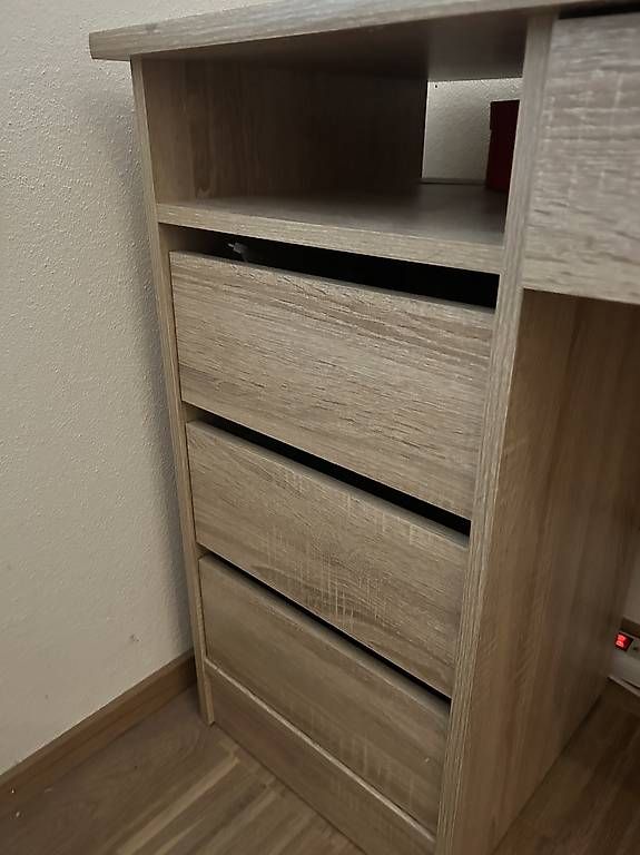 Schreibtische: Schreibtisch Eiche 110cm x 49cm – Gebraucht aus Winterthur von Saese83 1