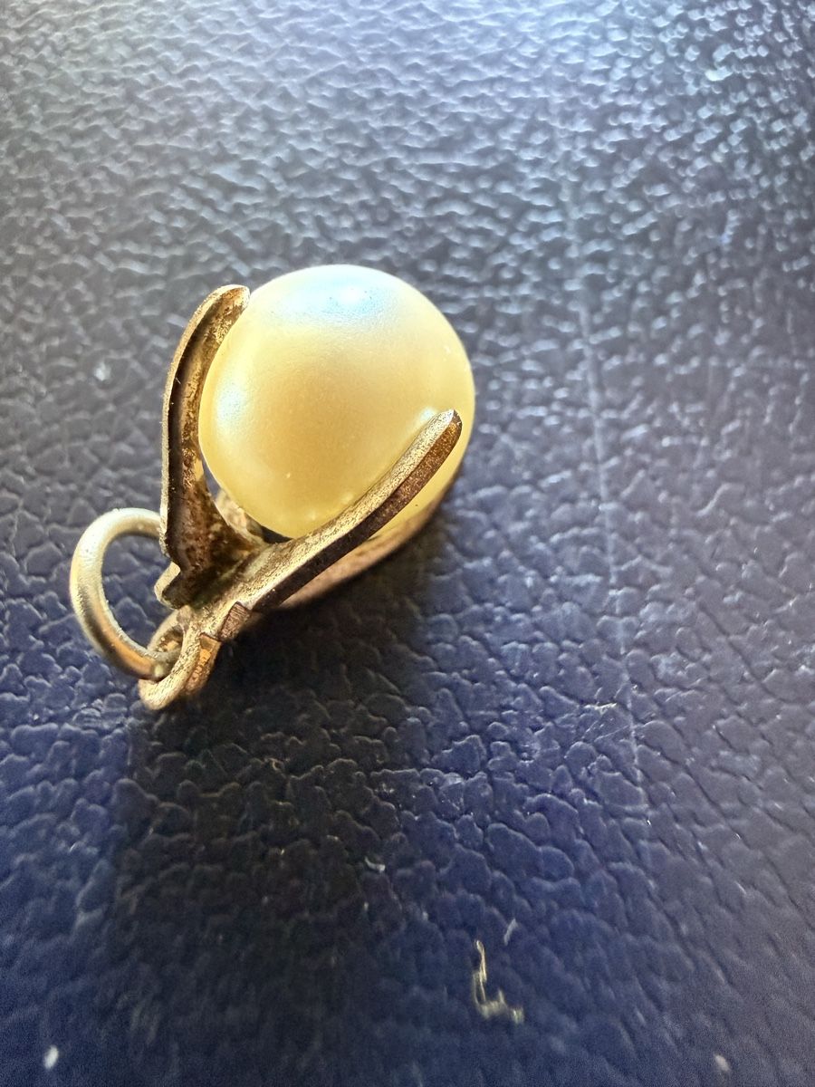 Anhänger: Pendentif perle blanche  – Gebraucht aus Les Bayards von aout 3