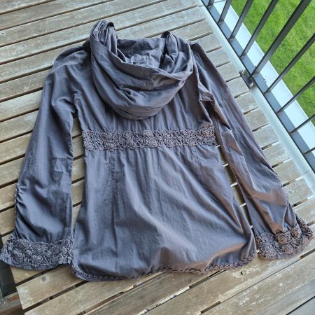 🐸 NILE KAPUZENBLUSE XS BLUSE MIT KAPUZE & STICKEREI