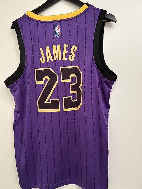 Canottiere & Pantaloni: Nike LA Lakers #23 James Jersey – Usato da Effretikon venduto da PrimeTimeB 1