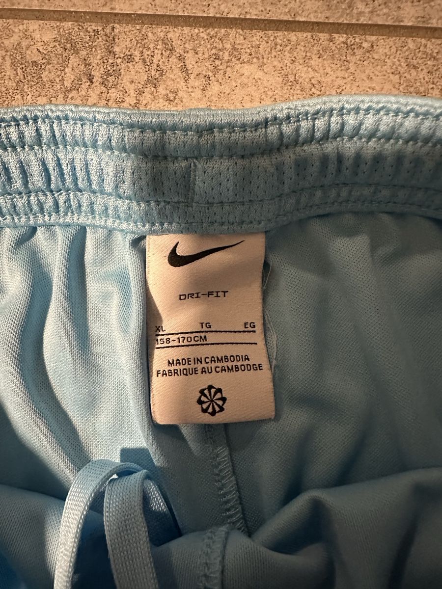 Nike Completi: Completo Nike azzurro, taglia L – Usato da Losone venduto da niv_8vwx 4