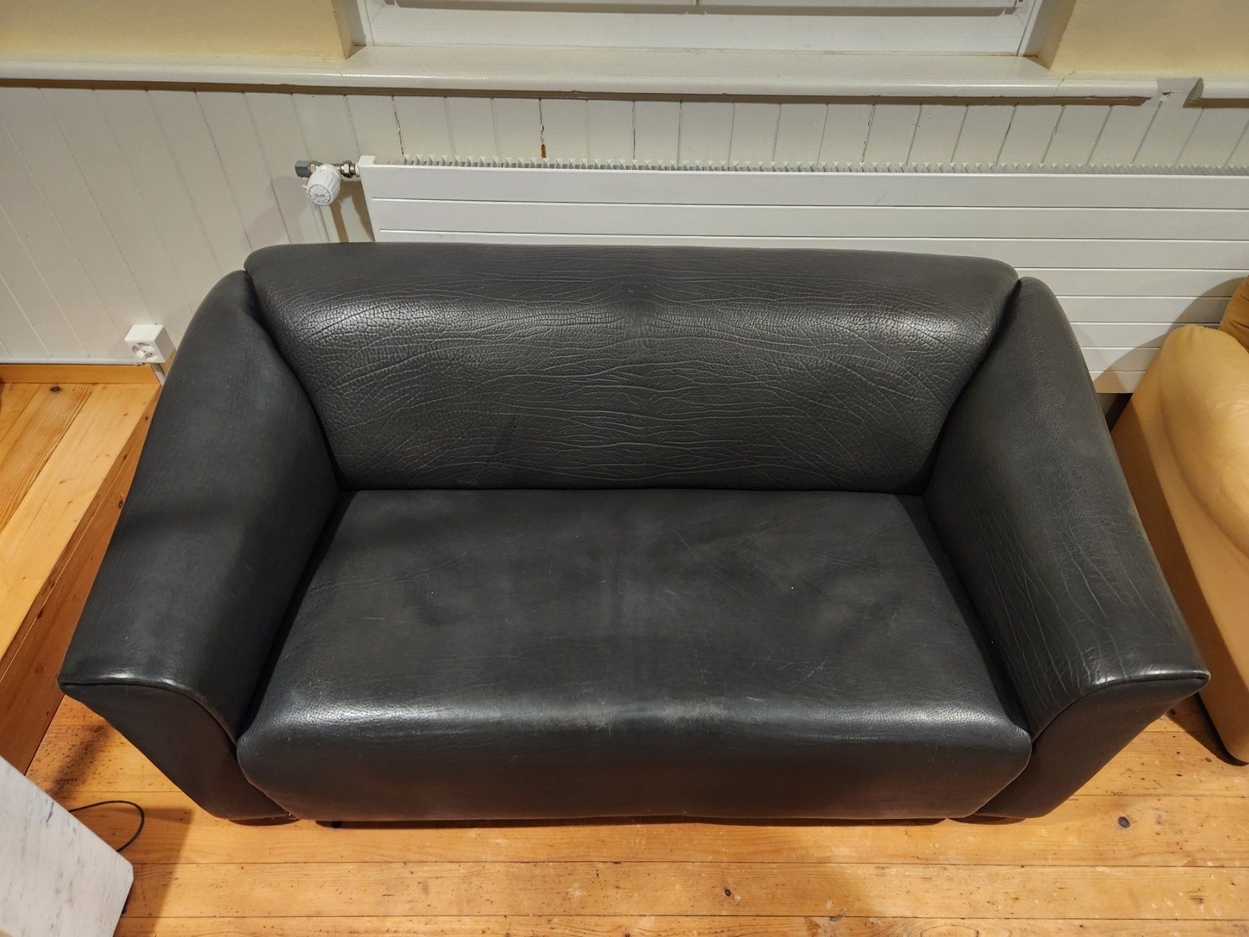 De Sede Divani: Designer Sofa De Sede DS47 Büffelleder schwarz – Usato da Lichtensteig venduto da UsedIN 1