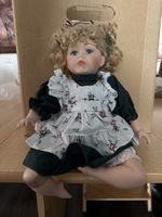 Porzellanz Puppe mit Blumenkleid gebraucht