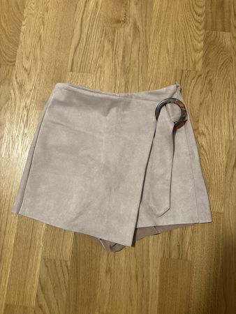 Trendige Zara Shorts in Wildlederoptik, Grösse XS!