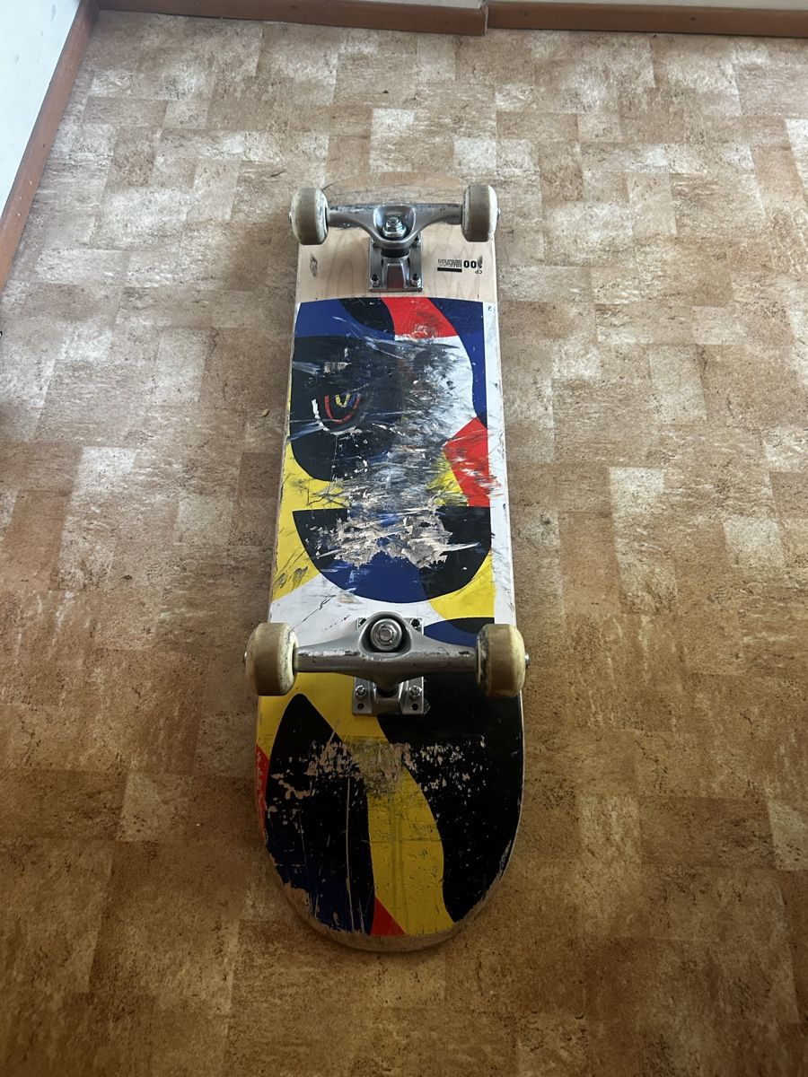 Skateboards: Planche à roulettes complète design multicolore bon état – Défectueux à Lausanne par san_f6lt 2