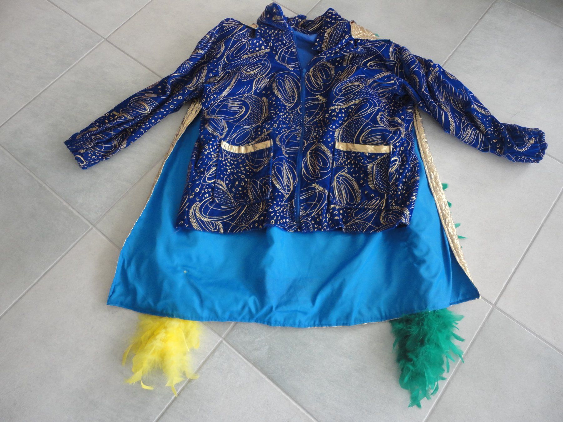 Costumi: Fasnachtsgwändli Gr. M/L – Usato da Birmensdorf ZH venduto da res_wh2b 1